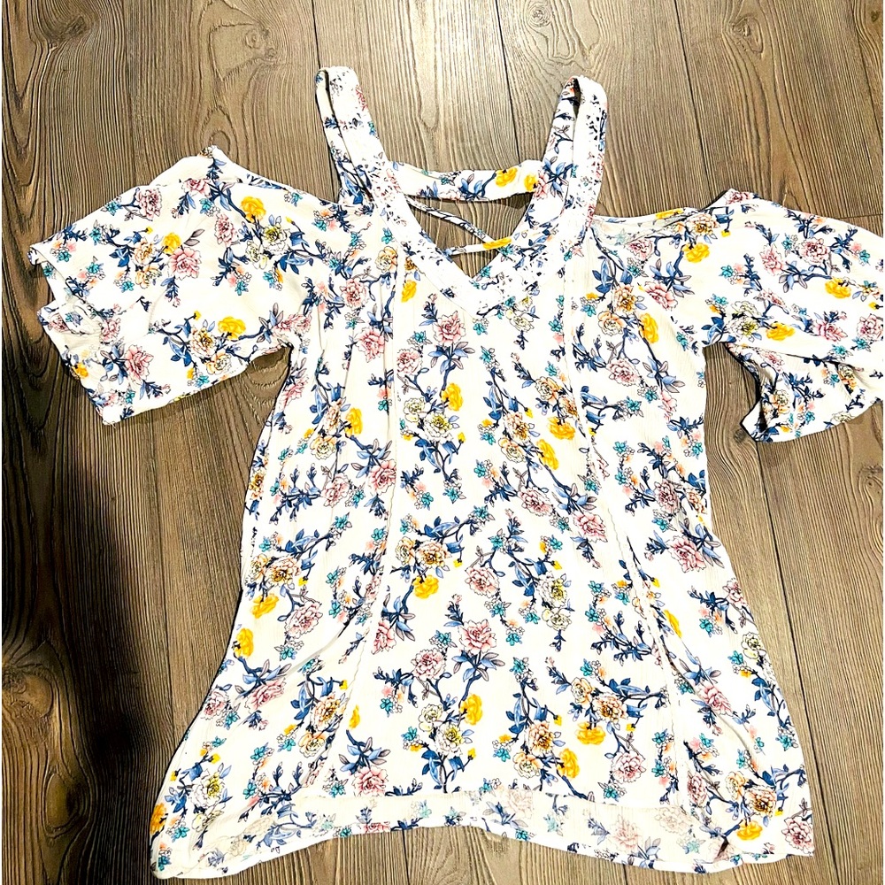 Doe and Rae floral spring top! The most beautiful detail I have ever seen 😍